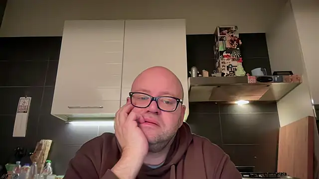 Snapshot of theitalianbear chatting on 02-27-25, 12:32 theitalianbear online show from 02-27-25, 12:32
