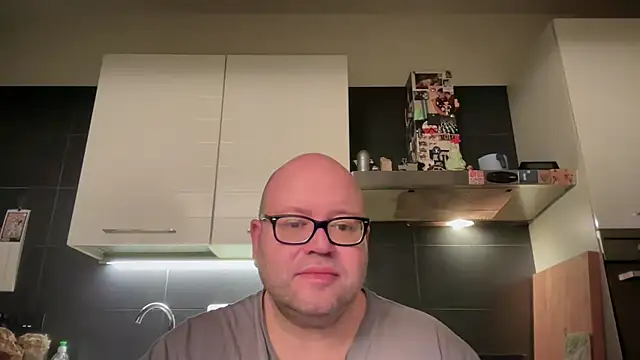 Snapshot of theitalianbear chatting on 03-15-25, 04:13 theitalianbear online show from 03-15-25, 04:13