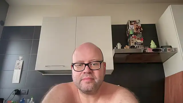 Snapshot of theitalianbear chatting on 09-09-25, 02:16 theitalianbear online show from 09-09-25, 02:16