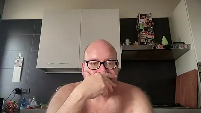 Snapshot of theitalianbear chatting on 09-10-25, 09:42 theitalianbear online show from 09-10-25, 09:42