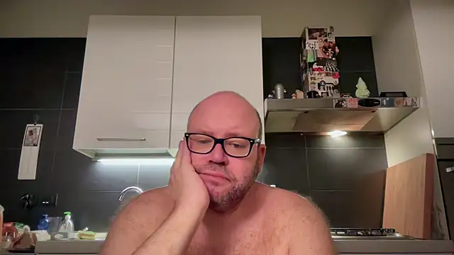 Snapshot of theitalianbear chatting on 09-13-25, 11:04 theitalianbear online show from 09-13-25, 11:04