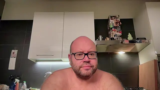 Snapshot of theitalianbear chatting on 09-16-25, 02:12 theitalianbear online show from 09-16-25, 02:12