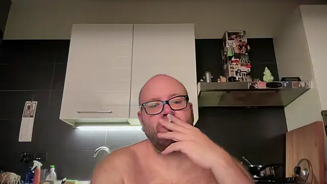 Snapshot of theitalianbear chatting on 09-16-25, 06:20 theitalianbear online show from 09-16-25, 06:20