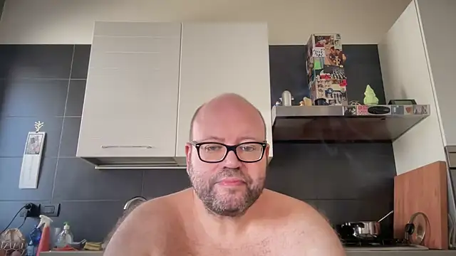 Snapshot of theitalianbear chatting on 09-17-25, 11:01 theitalianbear online show from 09-17-25, 11:01