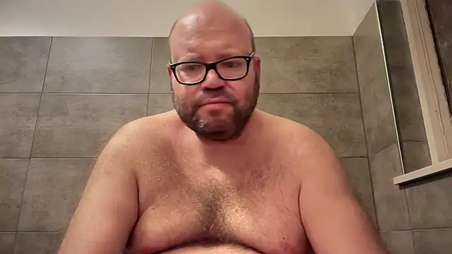 Snapshot of theitalianbear chatting on 09-21-25, 03:19 theitalianbear online show from 09-21-25, 03:19