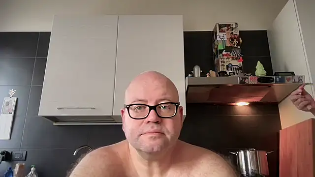 Snapshot of theitalianbear chatting on 09-22-25, 03:36 theitalianbear online show from 09-22-25, 03:36