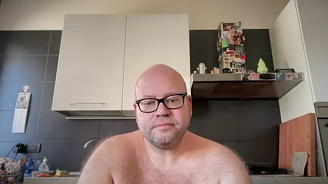 Snapshot of theitalianbear chatting on 09-26-25, 09:35 theitalianbear online show from 09-26-25, 09:35