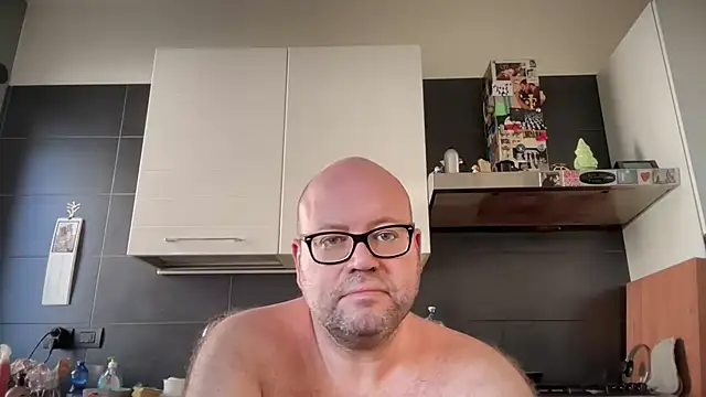 Snapshot of theitalianbear chatting on 09-27-25, 12:43 theitalianbear online show from 09-27-25, 12:43