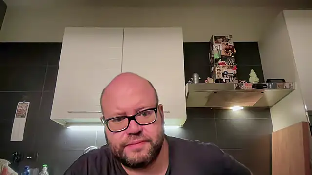 Snapshot of theitalianbear chatting on 10-14-25, 02:34 theitalianbear online show from 10-14-25, 02:34