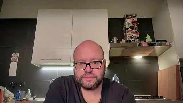 Snapshot of theitalianbear chatting on 10-15-25, 03:39 theitalianbear online show from 10-15-25, 03:39
