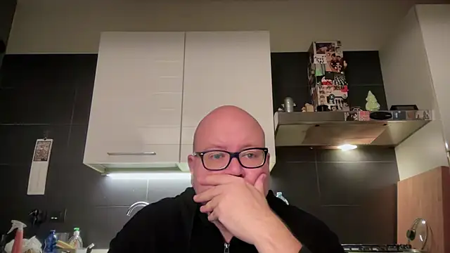 Snapshot of theitalianbear chatting on 10-19-25, 12:22 theitalianbear online show from 10-19-25, 12:22