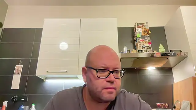 Snapshot of theitalianbear chatting on 10-24-25, 12:41 theitalianbear online show from 10-24-25, 12:41