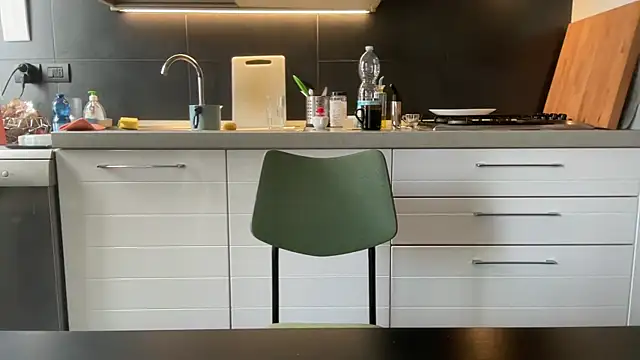 Snapshot of theitalianbear chatting on 10-31-25, 08:37 theitalianbear online show from 10-31-25, 08:37