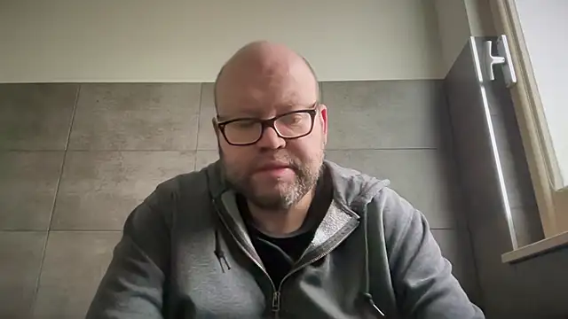 Snapshot of theitalianbear chatting on 11-04-25, 08:24 theitalianbear online show from 11-04-25, 08:24