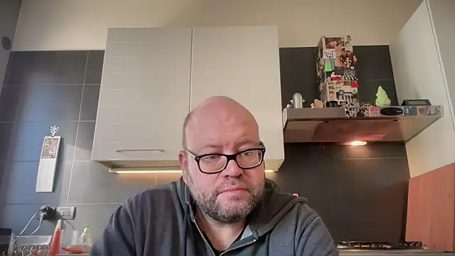 Snapshot of theitalianbear chatting on 11-05-25, 08:36 theitalianbear online show from 11-05-25, 08:36