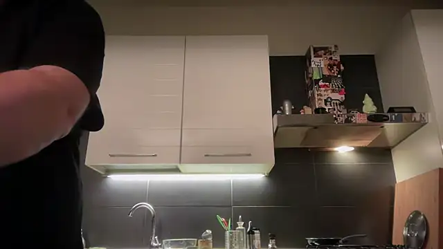 Snapshot of theitalianbear chatting on 11-06-25, 04:13 theitalianbear online show from 11-06-25, 04:13