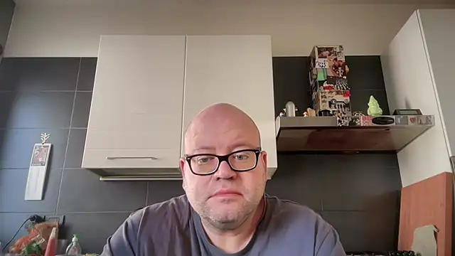 Snapshot of theitalianbear chatting on 11-15-25, 12:02 theitalianbear online show from 11-15-25, 12:02