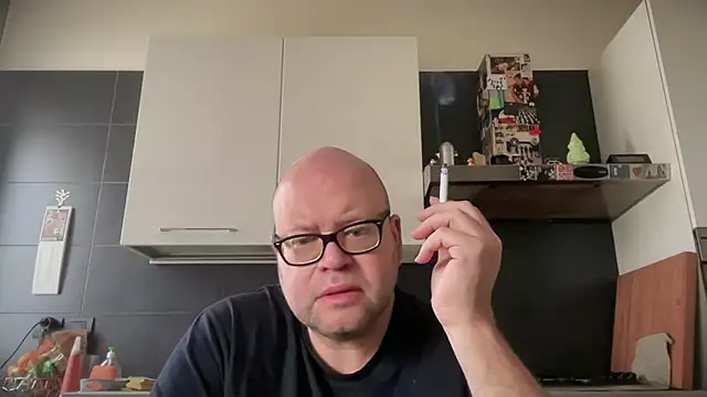 Snapshot of theitalianbear chatting on 11-16-25, 10:32 theitalianbear online show from 11-16-25, 10:32