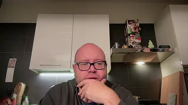 Snapshot of theitalianbear chatting on 11-22-25, 04:11 theitalianbear online show from 11-22-25, 04:11