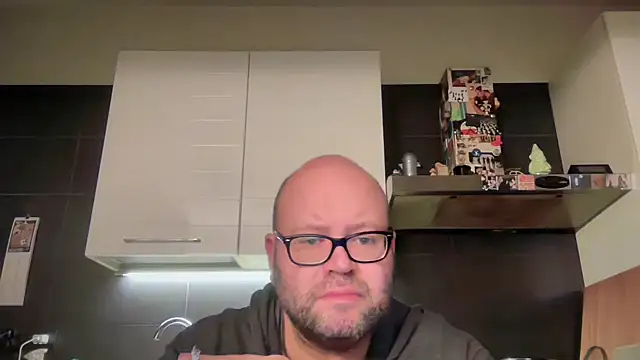 Snapshot of theitalianbear chatting on 11-27-25, 05:09 theitalianbear online show from 11-27-25, 05:09