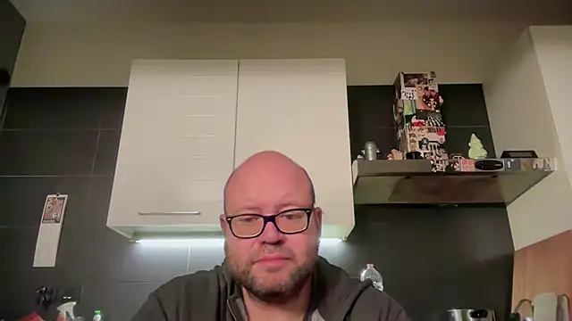 Snapshot of theitalianbear chatting on 11-29-25, 12:02 theitalianbear online show from 11-29-25, 12:02