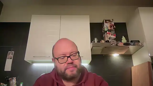 Snapshot of theitalianbear chatting on 12-15-25, 11:20 theitalianbear online show from 12-15-25, 11:20