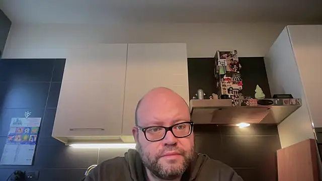 Snapshot of theitalianbear chatting on 01-06-26, 08:29 theitalianbear online show from 01-06-26, 08:29