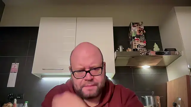 Snapshot of theitalianbear chatting on 02-06-26, 06:44 theitalianbear online show from 02-06-26, 06:44