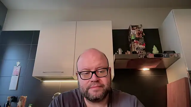 Snapshot of theitalianbear chatting on 02-10-26, 07:12 theitalianbear online show from 02-10-26, 07:12