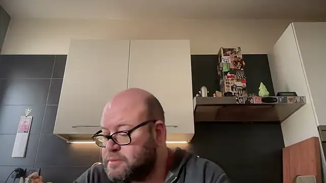 Snapshot of theitalianbear chatting on 02-14-26, 11:18 theitalianbear online show from 02-14-26, 11:18