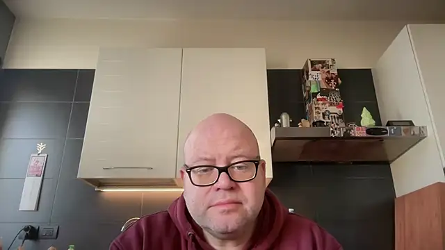 Snapshot of theitalianbear chatting on 02-17-26, 08:22 theitalianbear online show from 02-17-26, 08:22