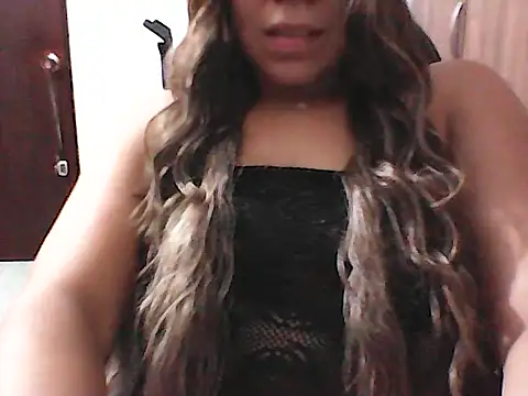 Snapshot of angel875 chatting on 08-09-26, 11:20 angel875 online show from 08-09-26, 11:20