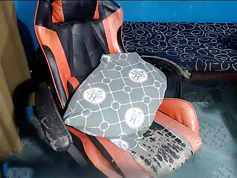 Snapshot of venustheg0ddess chatting on 12-18-25, 02:45 venustheg0ddess online show from 12-18-25, 02:45