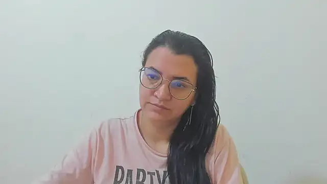 MARILYN GARCIA online show from 12-21-25, 02:57