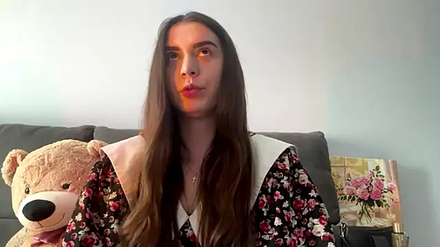 LucyLuxy online show from 08-06-26, 09:33