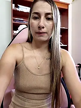 Snapshot of Lipzzy_sun20 chatting on 08-08-26, 04:31 Lipzzy sun20 online show from 08-08-26, 04:31