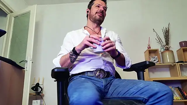 ChrisKox online show from 04-24-26, 02:03