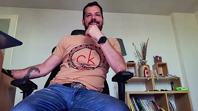 Snapshot of ChrisKox chatting on 05-27-26, 03:47 ChrisKox online show from 05-27-26, 03:47