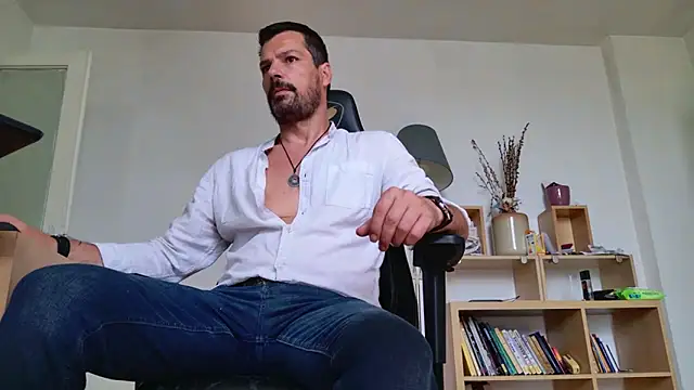 Snapshot of ChrisKox chatting on 06-01-26, 07:43 ChrisKox online show from 06-01-26, 07:43