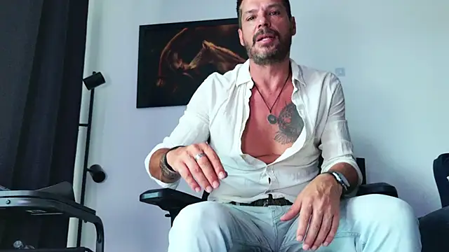 Snapshot of ChrisKox chatting on 07-31-26, 05:29 ChrisKox online show from 07-31-26, 05:29