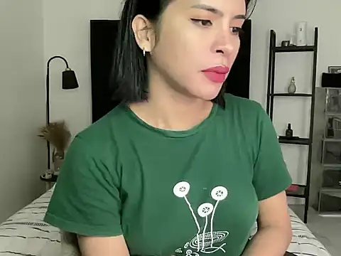 Snapshot of your_bianca69 chatting on 10-27-25, 12:26 your bianca69 online show from 10-27-25, 12:26