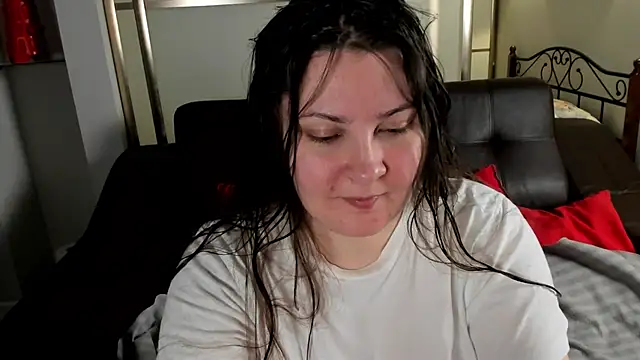 Snapshot of MarySwon chatting on 12-25-24, 05:15 MarySwon online show from 12-25-24, 05:15