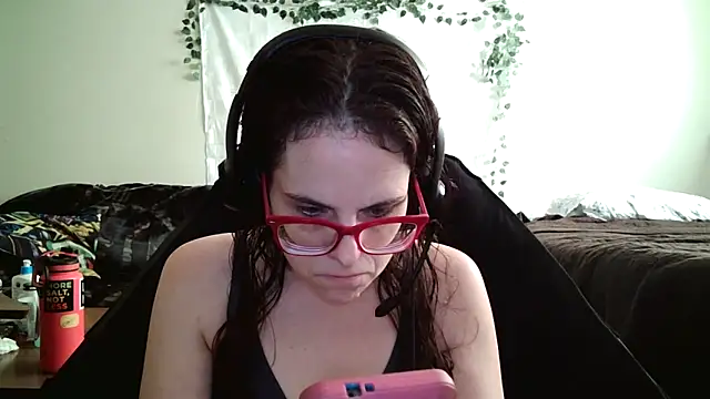 Snapshot of JessaBella chatting on 10-27-25, 03:27 JessaBella online show from 10-27-25, 03:27