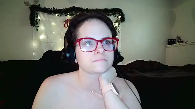 Snapshot of JessaBella chatting on 11-18-25, 04:22 JessaBella online show from 11-18-25, 04:22