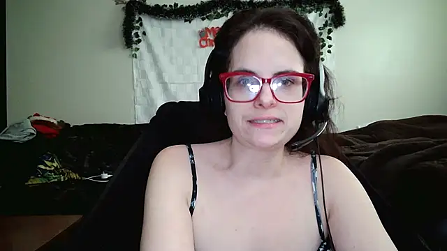 Snapshot of JessaBella chatting on 12-15-25, 04:55 JessaBella online show from 12-15-25, 04:55