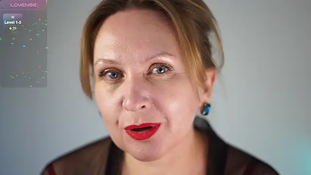 Snapshot of LitleSun chatting on 09-25-25, 02:10 LitleSun online show from 09-25-25, 02:10