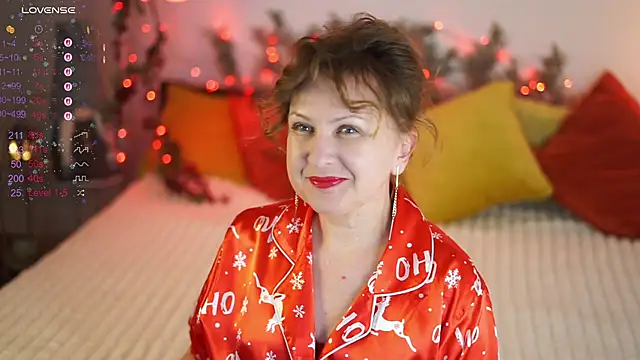 Snapshot of LitleSun chatting on 12-22-25, 05:32 LitleSun online show from 12-22-25, 05:32