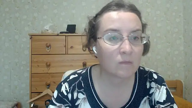 Snapshot of Smart_Rose chatting on 06-04-26, 04:13 Smart Rose online show from 06-04-26, 04:13