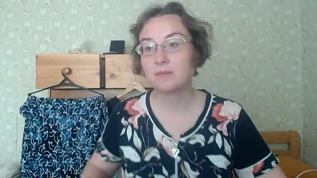 Snapshot of Smart_Rose chatting on 06-21-26, 04:48 Smart Rose online show from 06-21-26, 04:48