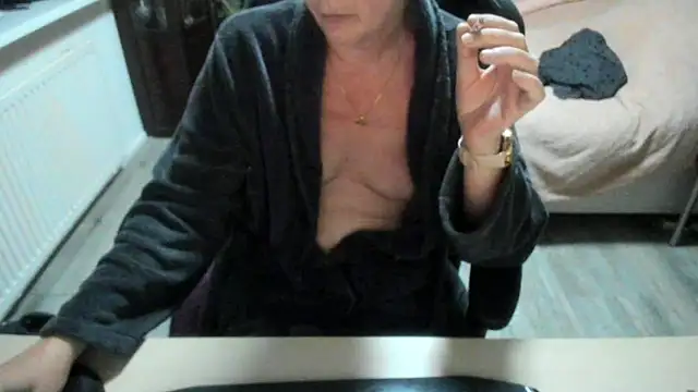 minoesje37 online show from 10-21-25, 07:14